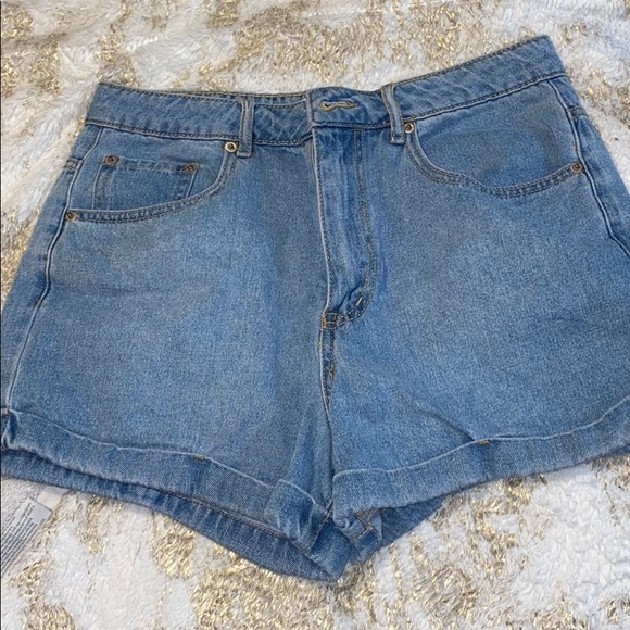 Forever 21 Pants - Mom jean short